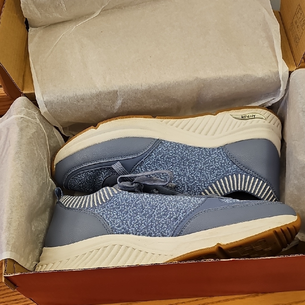 Skechers Gray Knit Lace-Up Arch Support Sneakers - Picture 10 of 11